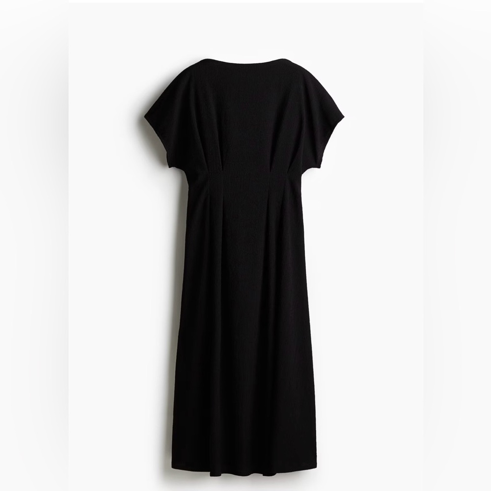 H&M Black Maxi Dress – Sleek Everyday Elegance